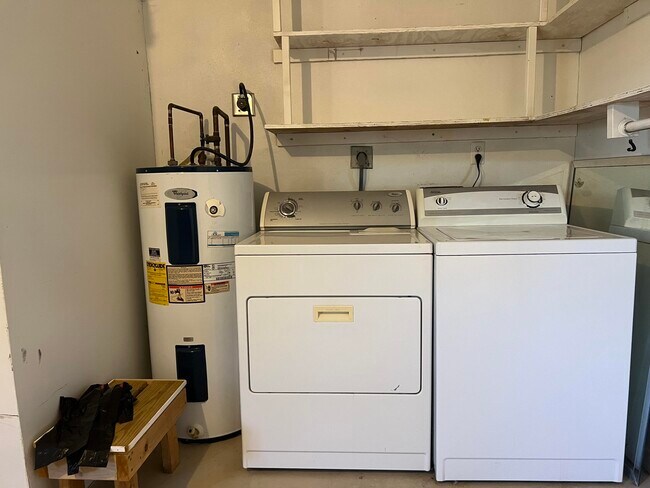 Building Photo - 540 S Manor Dr