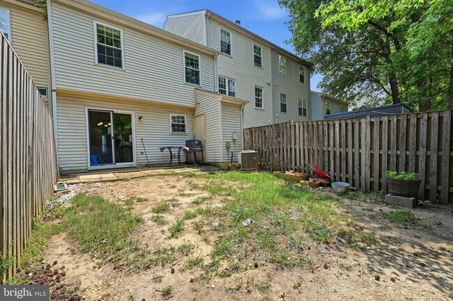 Building Photo - 16 Meadowside Ct