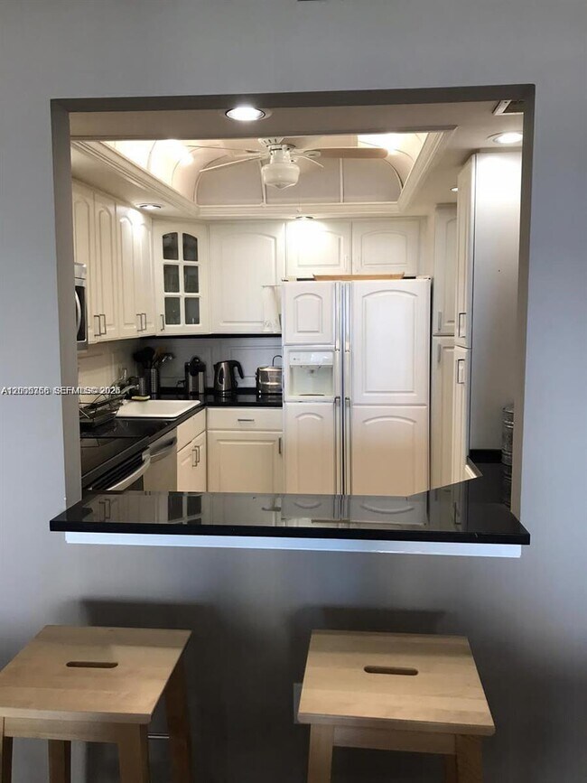 Building Photo - 3731 N Country Club Dr
