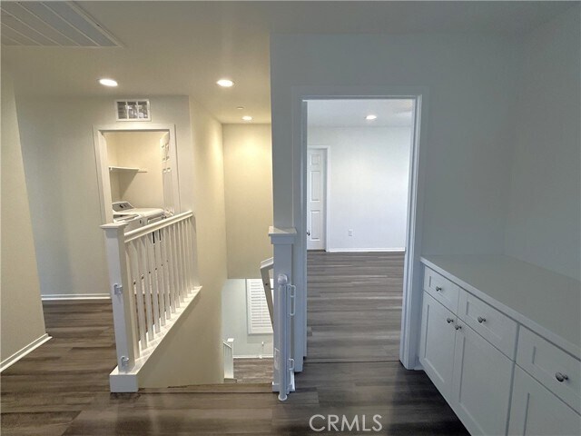 Building Photo - 253 S Vermont Ave