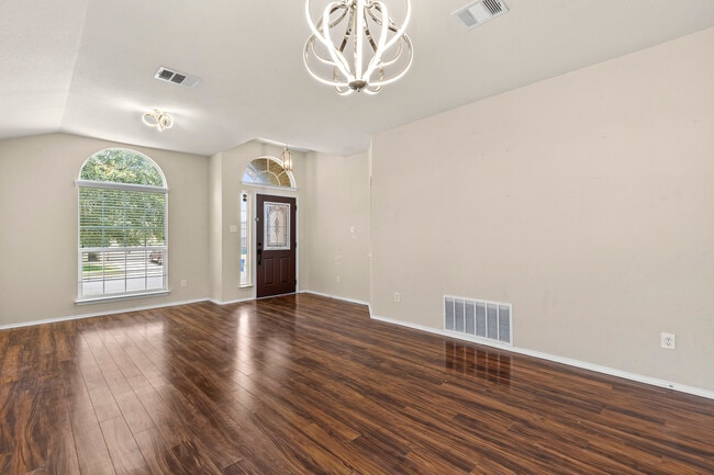 Building Photo - 6725 Mundo Dr