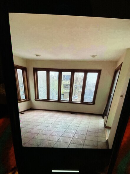 Building Photo - 933 S Western Ave