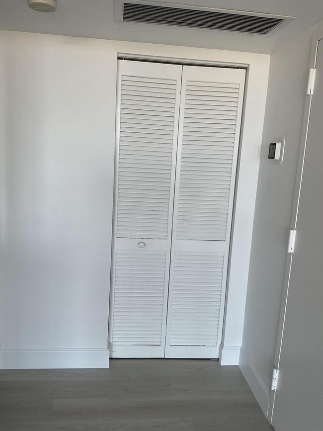 Building Photo - 2425 Presidential Way