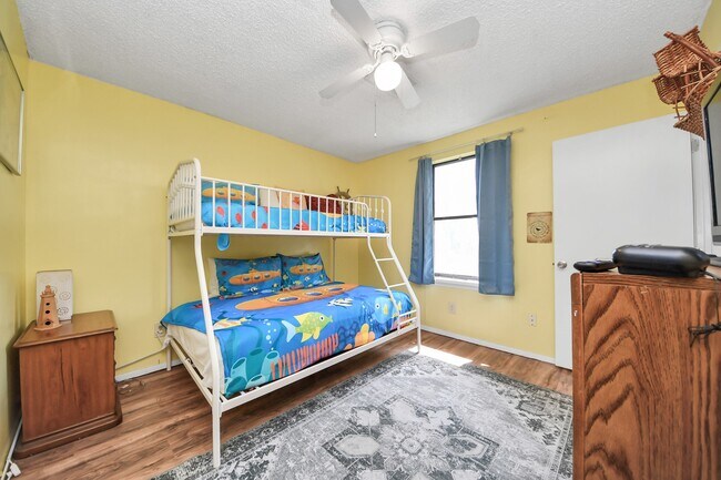 Building Photo - 17018 Water Oak Dr