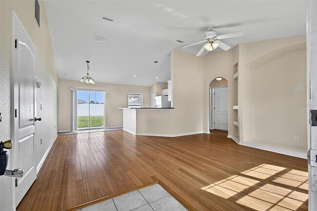 Building Photo - 9 Lytton Ln