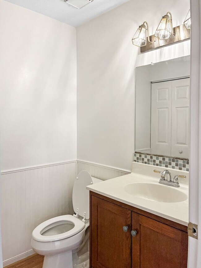 Building Photo - Updated 2-Bedroom Home in Henrico with Pat...