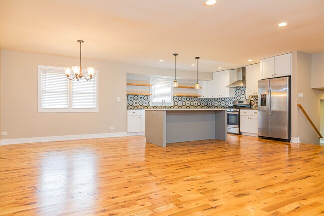 Building Photo - 825 Pheasant Walk Dr