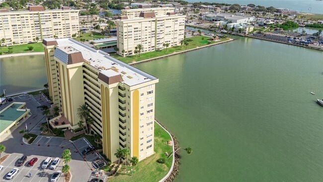 Building Photo - 4775 Cove Cir