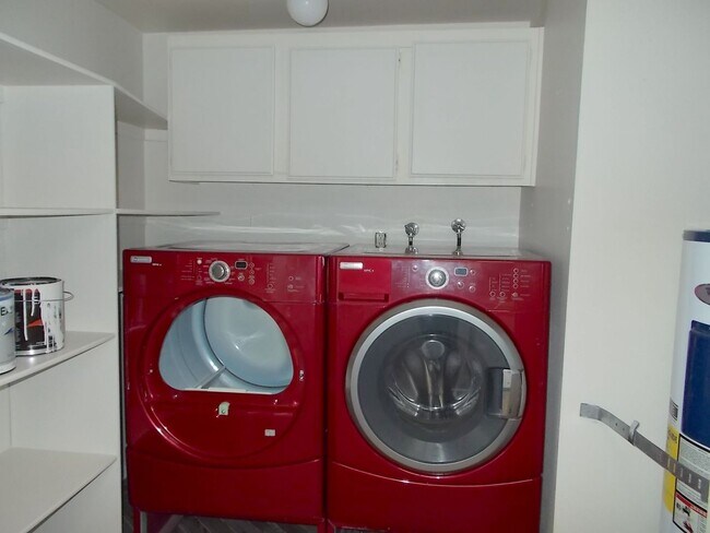 Building Photo - Two-story, 2-bedroom townhome ideally located in the heart of Boulder City