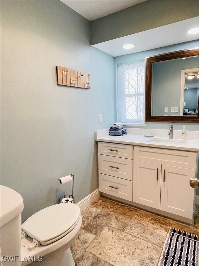 Building Photo - 5403 SW 3rd Ave