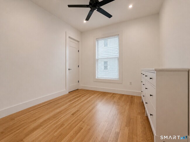 Building Photo - 492 Lombard St
