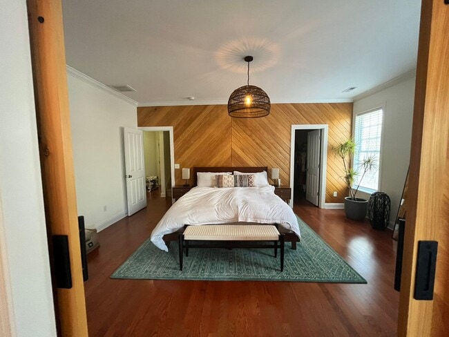 Building Photo - 724 Royal Bonnet Dr