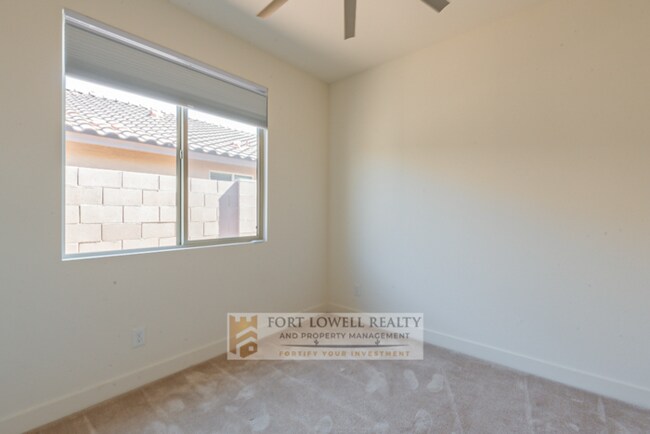 Building Photo - 8443 S 164th Dr