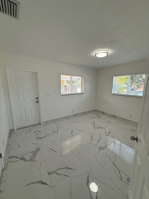Building Photo - 5962