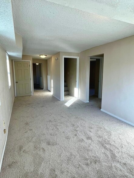 Building Photo - 441 York Ave