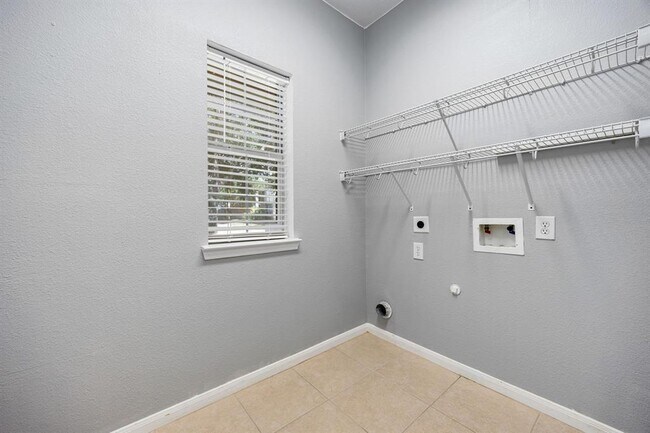 Building Photo - 6403 Applewood Forest Dr