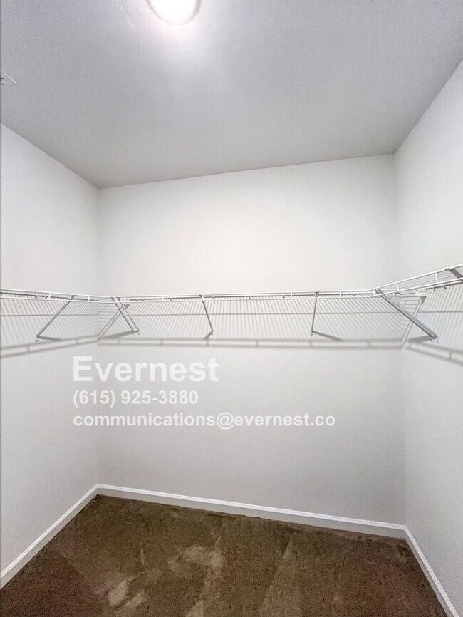 Building Photo - 4-Bedroom, 2-Bathroom Home in a Convenient...