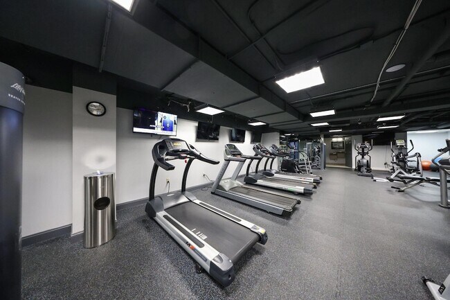 Building Photo - 3020 NE 32nd Ave