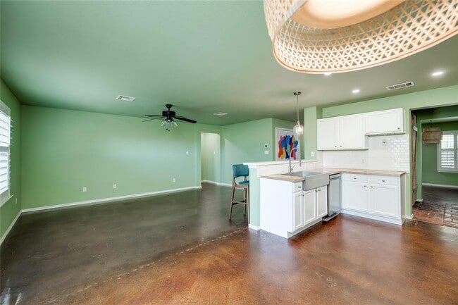 Building Photo - 18325 Maxa Dr