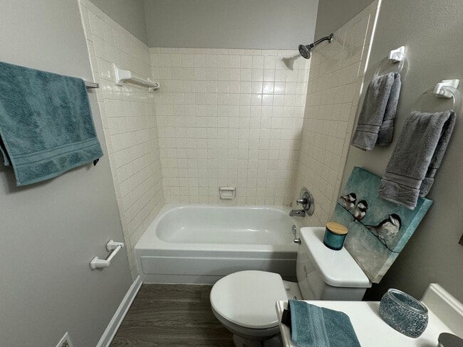 Building Photo - RENOVATED 3/2 TOWNHOUSE MOVE IN READY!