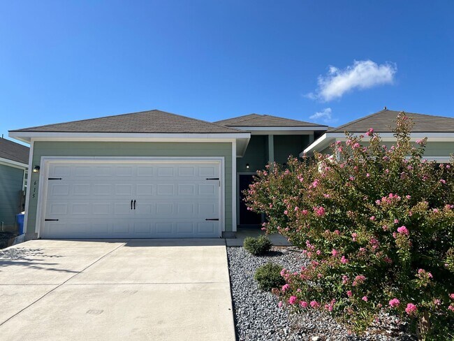 Building Photo - Luxury 3/2 Duplex in Seguin, Texas