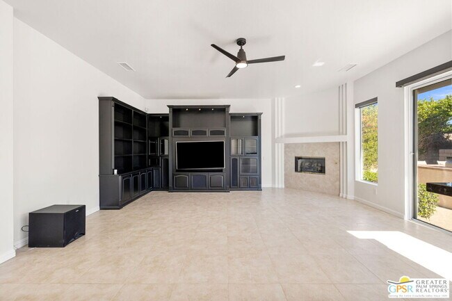 Building Photo - 4 Hillcrest Dr