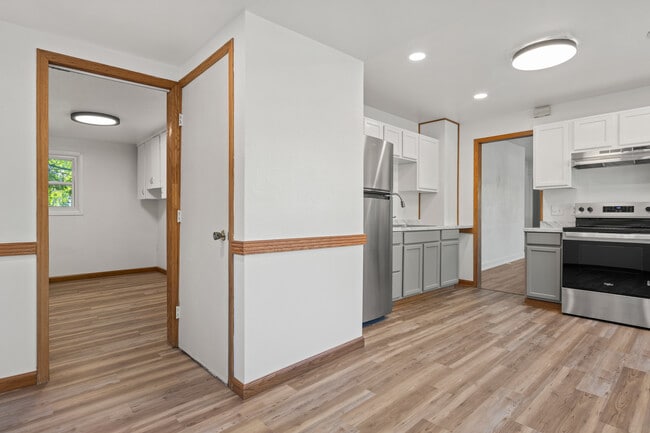 Building Photo - 402 Burlington Ave