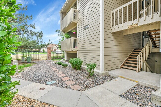 Building Photo - $1,645 - 2 Bed 2 Bath Condo in Aurora with...