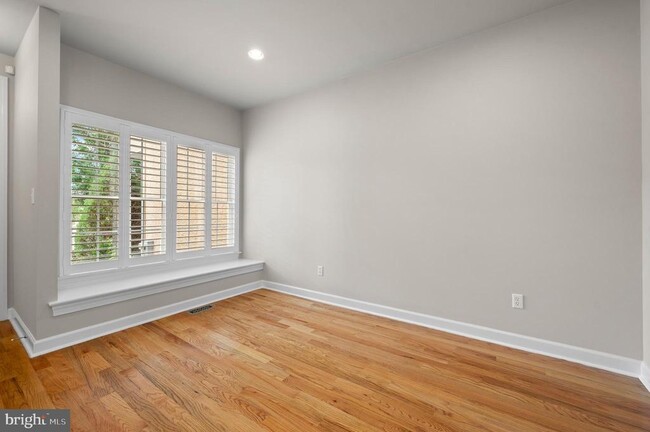 Building Photo - 721 N Sumneytown Pike