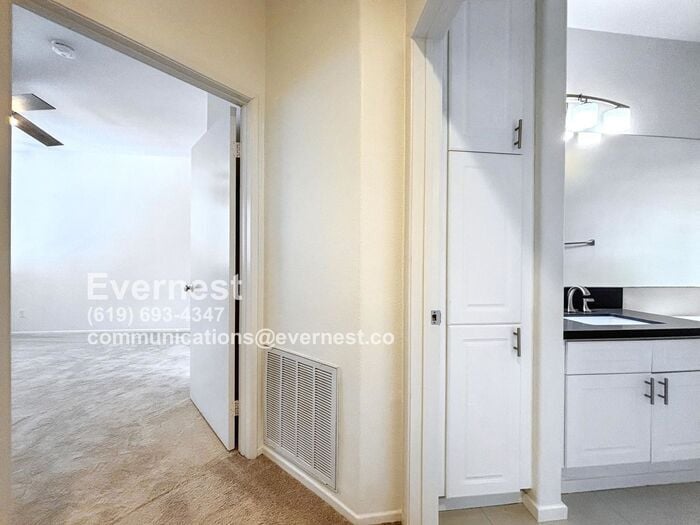Building Photo - 10796 Sabre Hill Dr