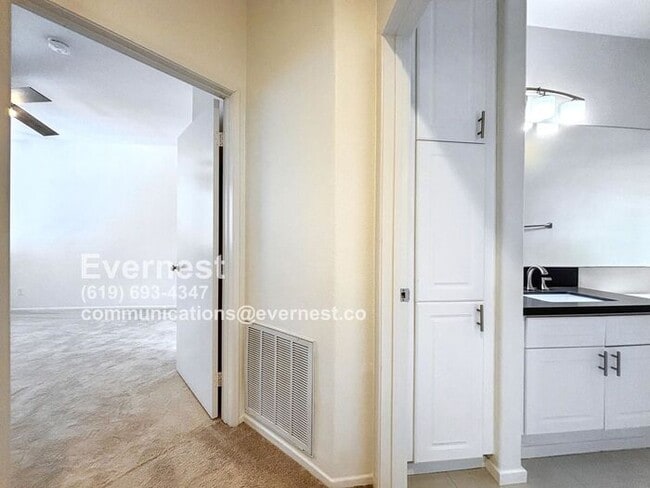 Building Photo - Charming 2-Bedroom Condo in Peaceful Sabre...