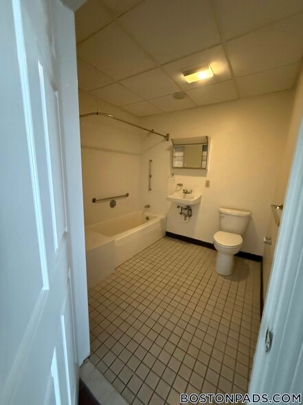 Building Photo - 81 Essex St