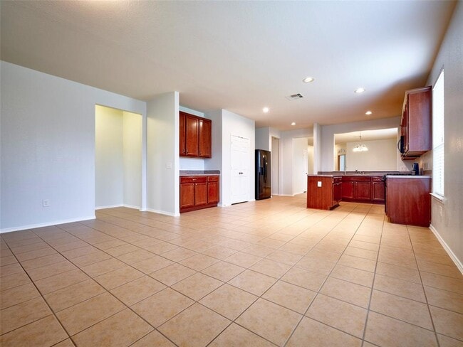 Building Photo - 1426 S Maple Dr