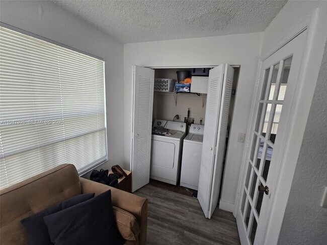 Building Photo - 12840 Vista Isles Dr