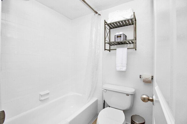 Building Photo - 2560 S Ocean Blvd