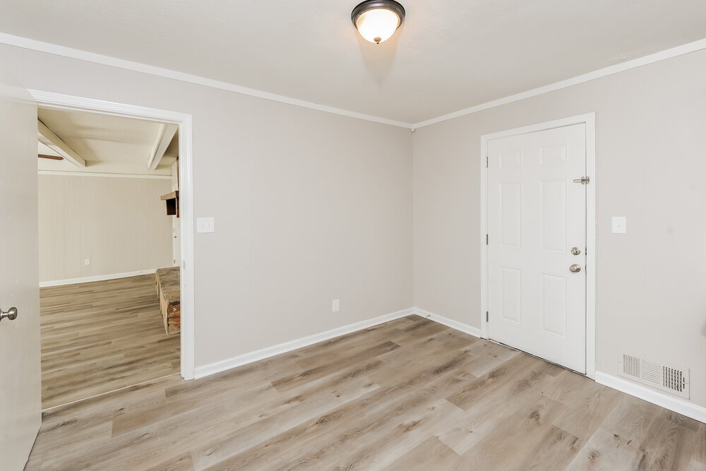 Building Photo - 1338 W Stoneybrook Dr