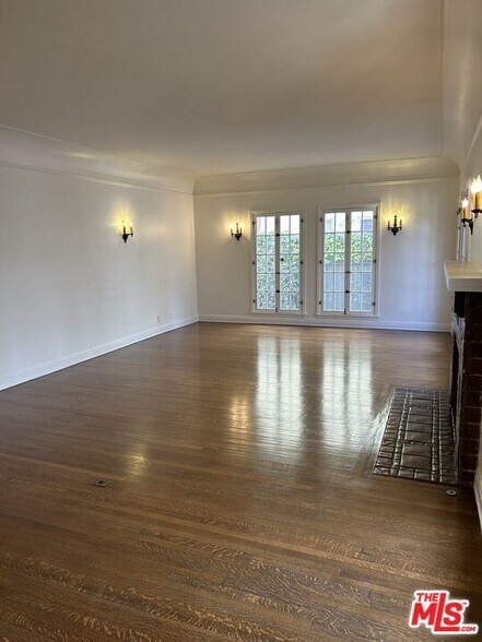 Building Photo - 326 N Orange Dr