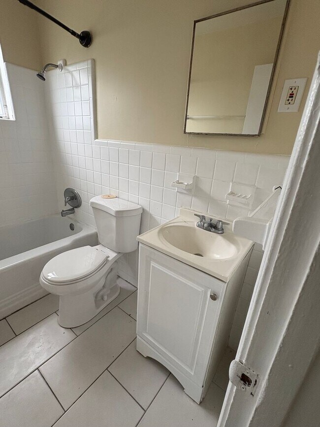 Building Photo - 861-863 22nd Ave S