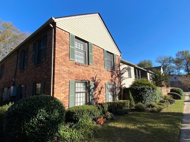 Building Photo - 3105 Colonial Way