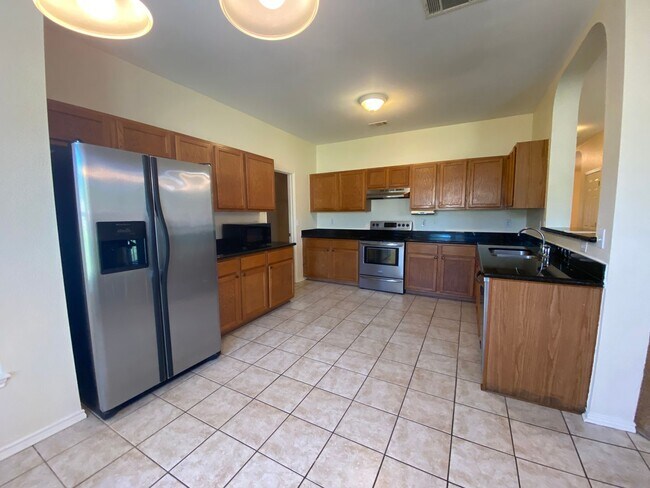 Building Photo - Spacious 4-Bedroom Home for Rent in Encino...