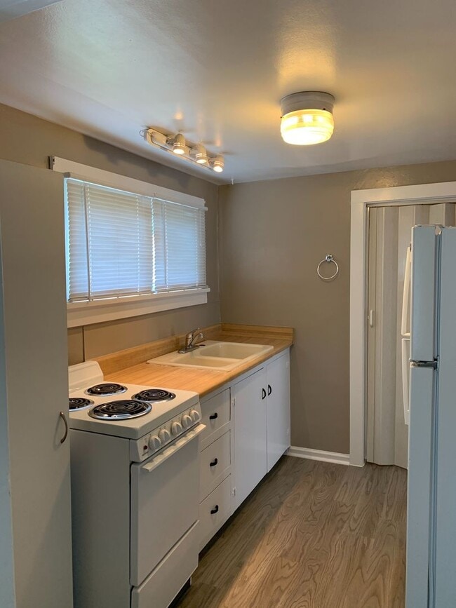 Building Photo - Lovely 1 Bedroom 1 Bathroom home