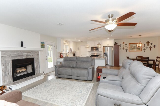 Building Photo - Stylish 3-Bed Brick Home in Central VB!