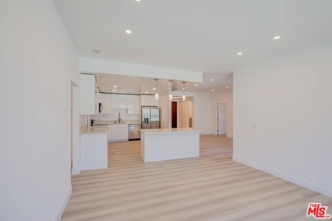 Building Photo - 449 Le Doux Rd