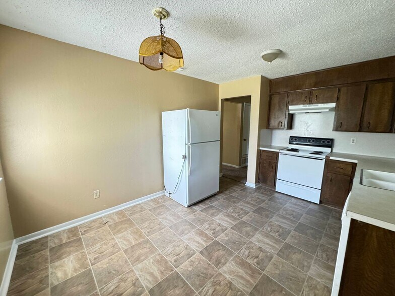 Building Photo - 3002 Tanglewood Cir