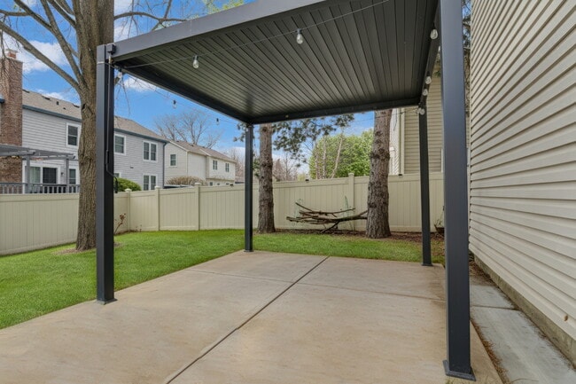 Building Photo - 1000 Cumberland Ln