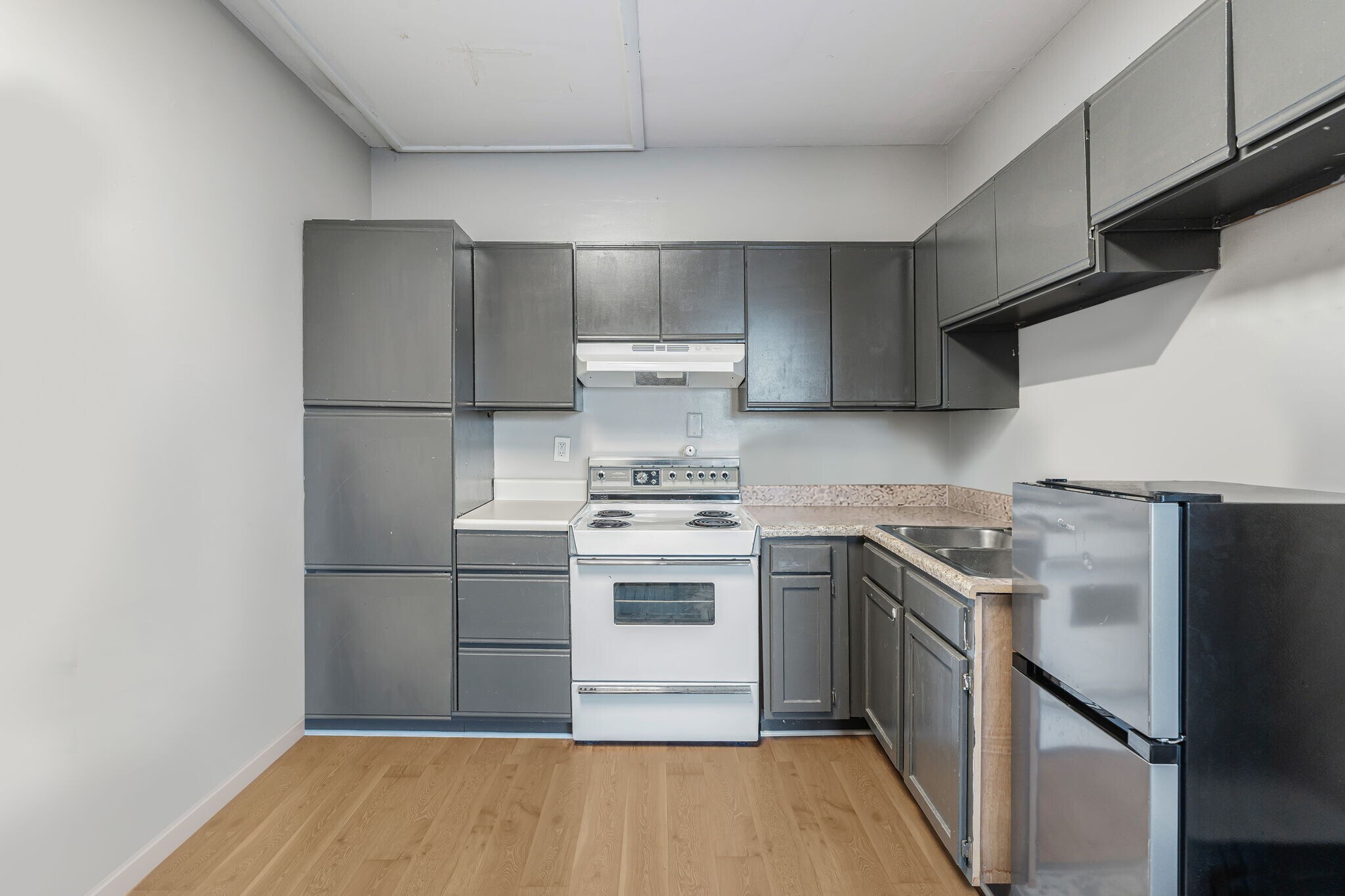 Building Photo - 1606 Laurel Ave