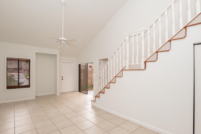 Building Photo - 4135 Palm Bay Cir