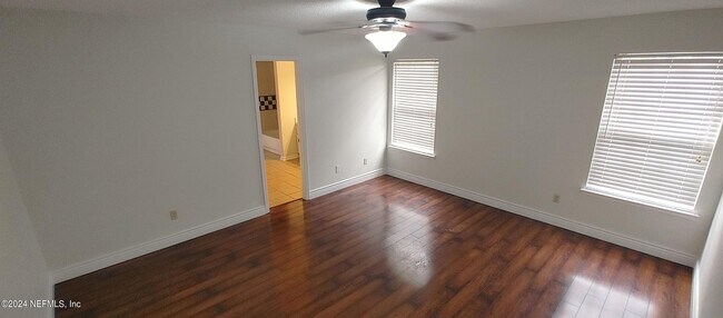 Building Photo - 3559 Pond Ridge Ct W