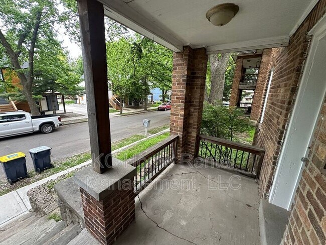 Building Photo - 1110 W 41st Terrace