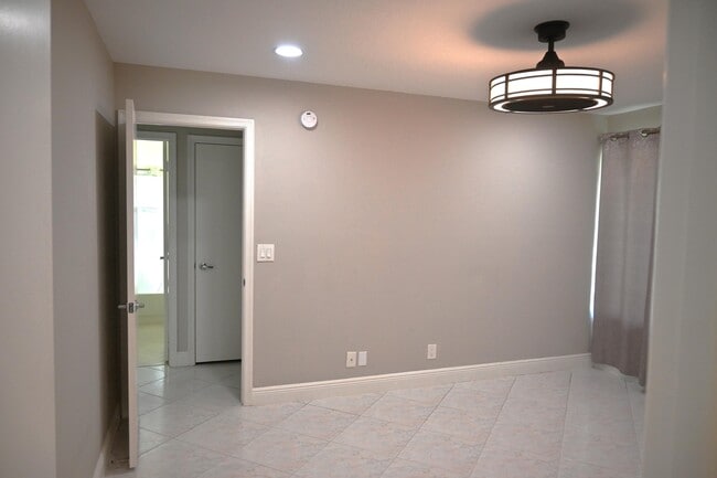 Building Photo - 9746 Lancaster Pl